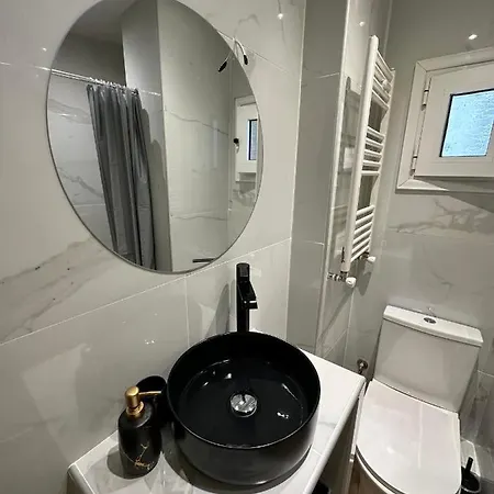 Thanos Luxurious דירה *