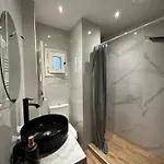 Thanos Luxurious Daire *